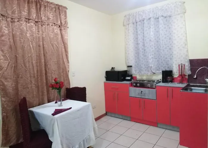 Wasiyquipi Jina: Como En Tu Hogar. Cuzco